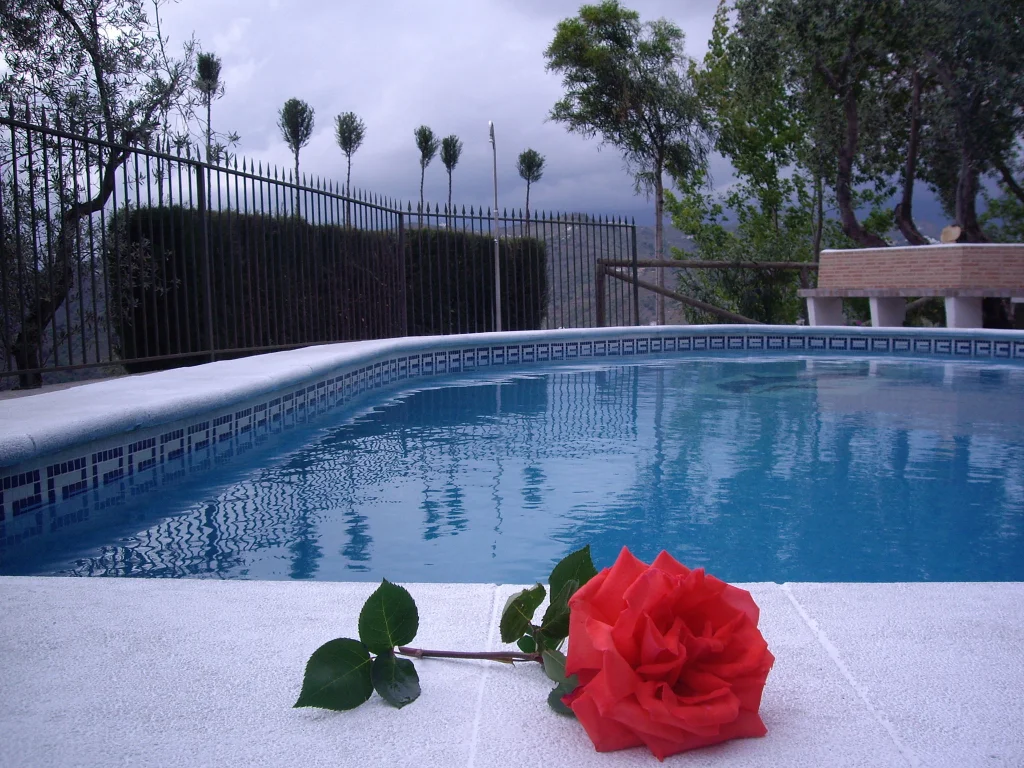 Parador de los Olivos exterior y piscina
